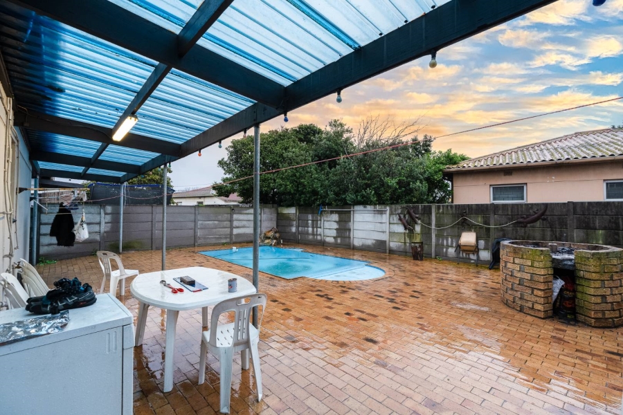 4 Bedroom Property for Sale in Brooklyn Western Cape